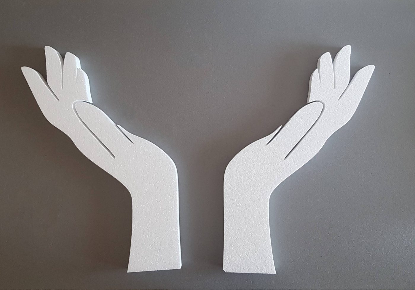 Ręce ze styropianu